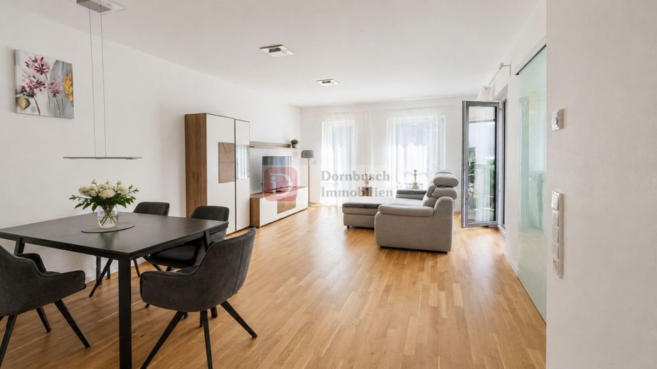 Top!! Großzügige 4-Zimmer-Wohnung mit Wintergarten und Tiefgaragenstellplatz – Wohn- und Essbereich