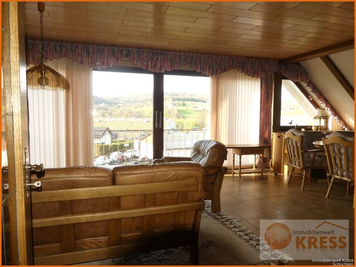 2 Familienwohnhaus mit 3 Wohneinheiten, 3 Garagenstellplätzen, Balkon &amp; Terrasse/Wintergarten – Bild 10