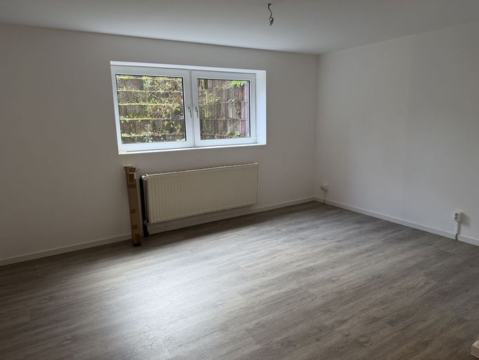Vermietet! Weststadt! Hübsches Appartment für Studenten – Wohn-/Schlafraum
