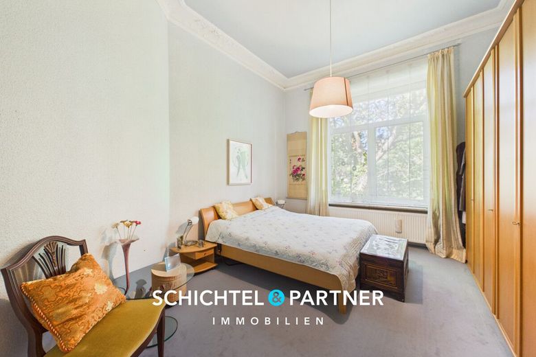 Mitte | Bezugsfrei: Stadtvilla mit 3-Einheiten oder als Einfamilienhaus – S&amp;P | Schlafzimmer