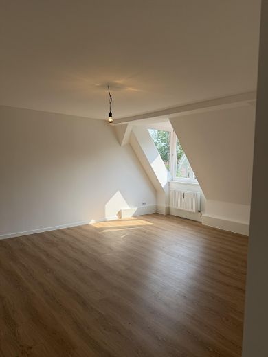 Wohnen im Denkmal – frisch sanierte 115-m²-Dachgeschosswohnung mit großem Wohnbereich – Foto 8