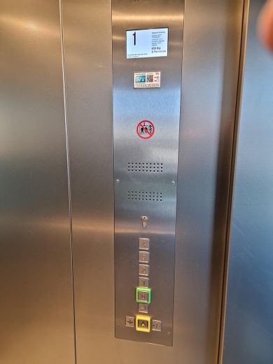 Neuwertige, hochwertige 2-Zimmer-Wohnung mit EBK & TG-Stellplatz in Ffm-Riedberg – Aufzug