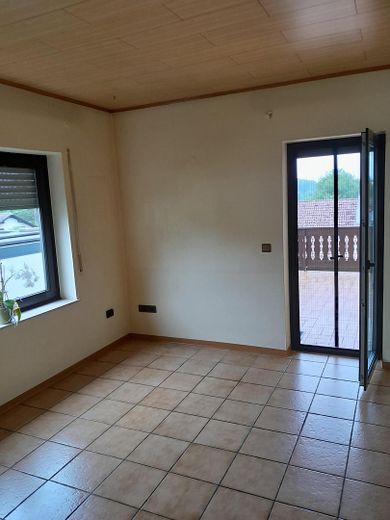 Provisionsfrei von Privat: Großzügiges Mehrfamilienhaus mit Ausbau-Potenzial und Traum-Aussicht – Esszimmer mit Balkontür