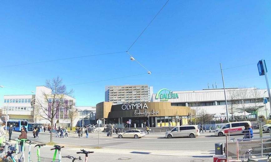 Freies, möbliertes Apartment, Loggia, U-Bahn, München- und Alpenblick, von privat – Olympia-Einkaufszentrum