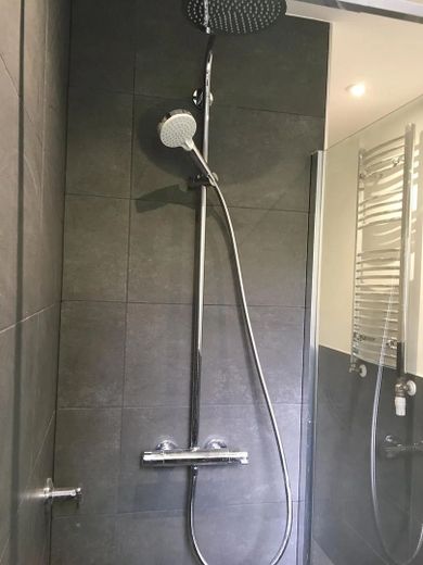 Sofort bezugsfertiges WG-Zimmer in sympathischer WG / Solothurnerstraße 28 / EG / WE17 / Zi.1 – Badezimmer