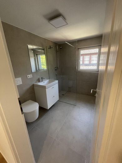 Ludwigsburg-Hoheneck’te ankastre mutfak ve garajlı, modernize edilmiş 2 odalı daire – Foto 9