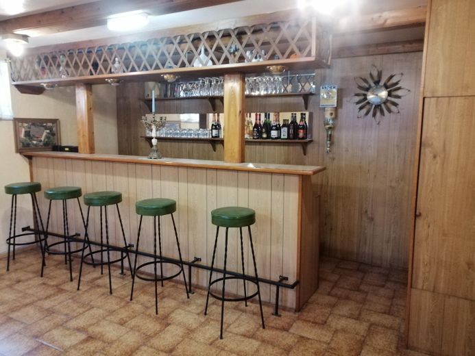 RESERVIERT Einfamilienhaus Massivhaus Einliegerwohnung ruhige Wohnlage Keller Garten – Keller Bar 1