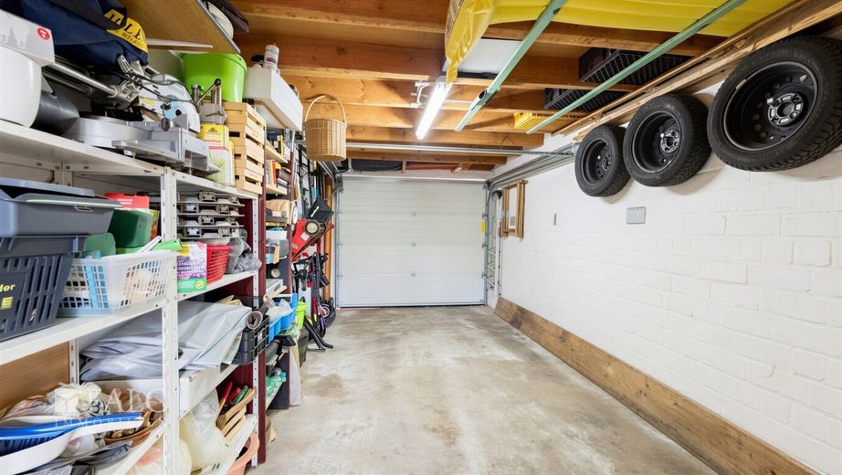 Ein Platz für die Familie - Gepflegtes Reihenendhaus mit Garten und ausbaufähigem Dachgeschoss – Garage