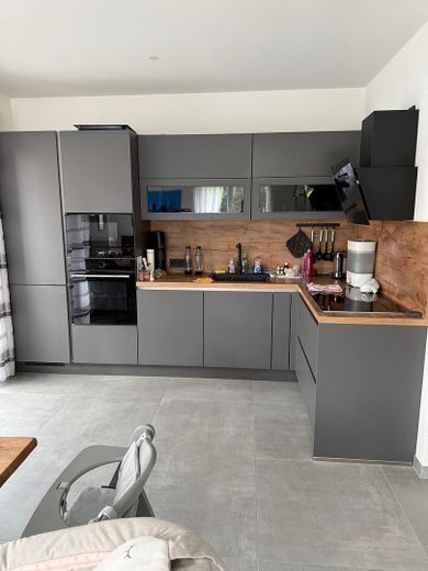 Moderne 3-Zimmer-Gartenwohnung mit hochwertiger Einbauküche – Küche