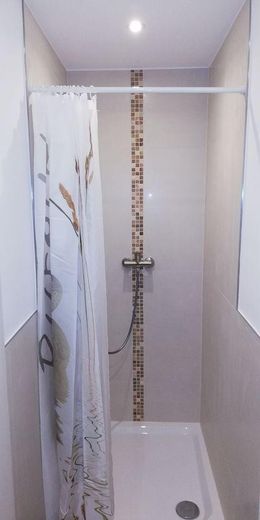 Helle 110 m² Gewerbefläche | 4 Räume| Büro / Praxis | zentrale Lage Stuttgart – Dusche