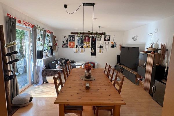 90qm 3-Zimmer Wohnung mit Terrasse, Einbauküche und Stellplatz