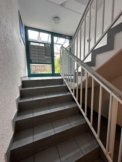 Gemütliche 3-Zimmer-Wohnung mit cleverem Extrazimmer und Garage – Blick vom Kellerbereich