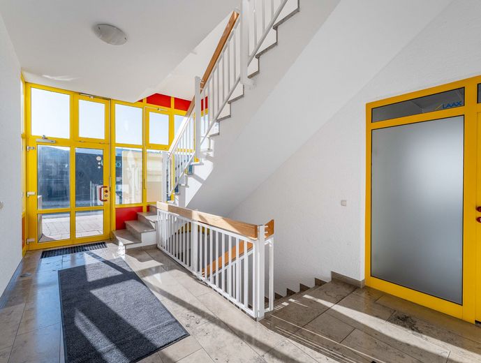 2 -Zimmer-Wohnung in Oberasbach / Zirndorf - Linder Siedlung (Loggia, Stellplatz) – Hausflur