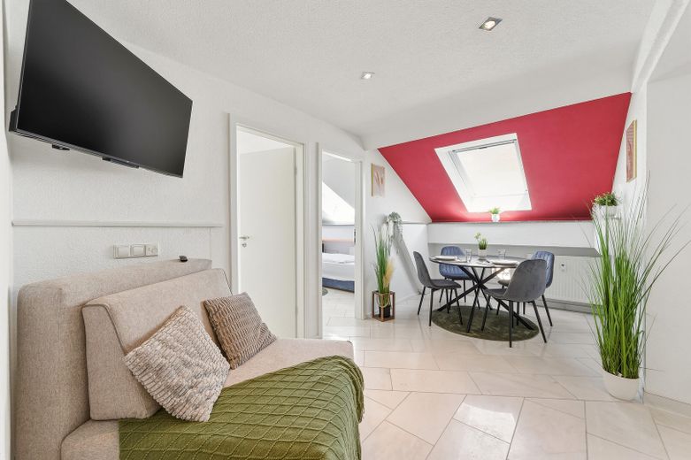 Charmante 4,5-Zimmer Dachgeschosswohnung – Wohnzimmer 1