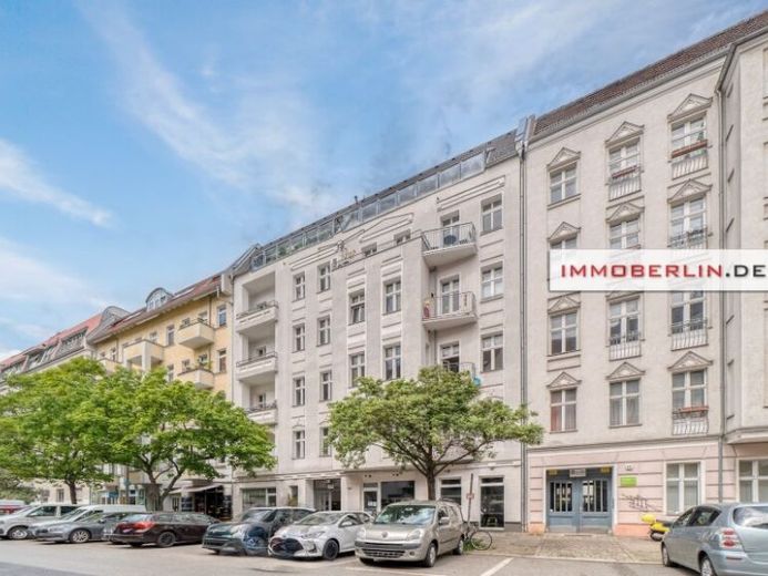 IMMOBERLIN.DE - شقة قديمة ساحرة مزينة بالجص مع شرفة جنوبية ومصعد في حي عصري – الصورة 1