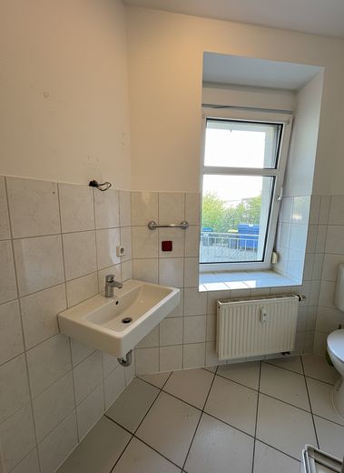 Badezimmer mit Fenster