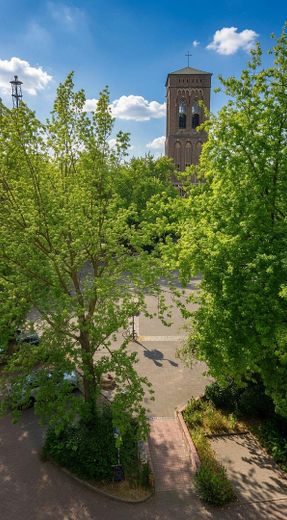 Completely renovated 4-room apartment, approx. 120 m², at Dellplatz Duisburg – – Ausblick Wohnzimmer