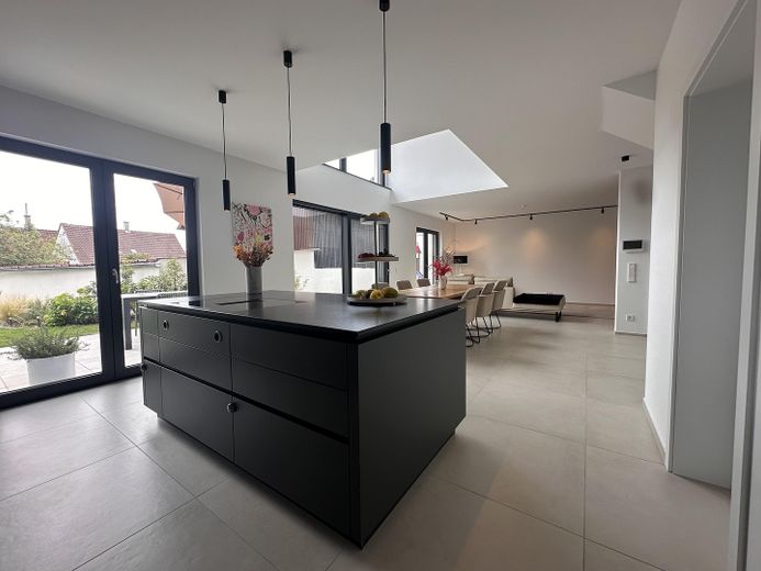 Modernes Traumhaus mit Pool - großzügiges Wohnen in Steinfeld – Küche
