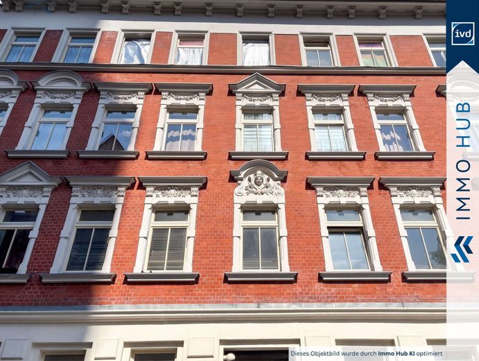 ++ bezugsfreie 3-Zimmer-Wohnung mit Einbauküche direkt an der Karl-Heine-Str. ++ – 5577068-5XzUbrFNAHoFmYiRA6nDjgEk-Detailansicht Fassade.jpg