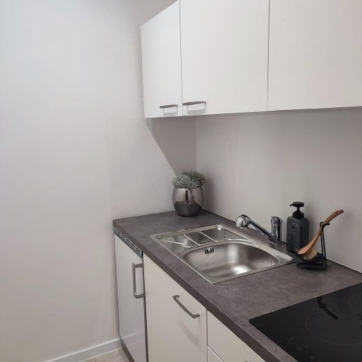 Stilvolles Wohnen mit Panoramablick – Frisch renoviert & komplett neu möbliert – Neue, moderne Küche