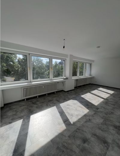 Schöne 96 m² Wohnung in ruhiger und zentraler Lage in Duisburg Rheinhausen – Wohnzimmer