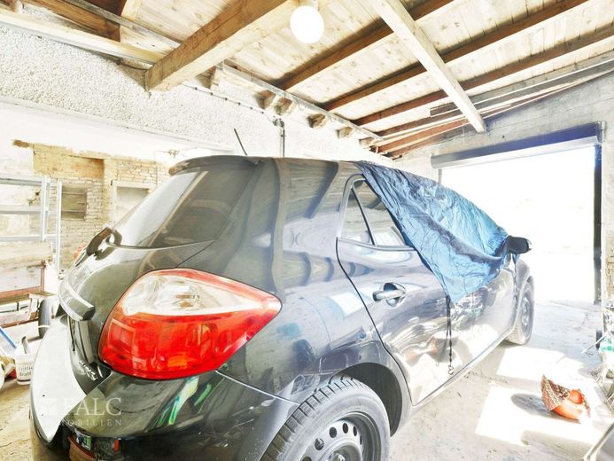 Dorndorf-Steudnitz: Traumgarage mit Haus drumherum: ideal für Schrauber, Bastler, Leute mit Geschick – Garage 2 innen