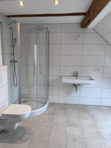 Schöne 1,5-Zimmer Wohnung in zentraler Lage – Badezimmer