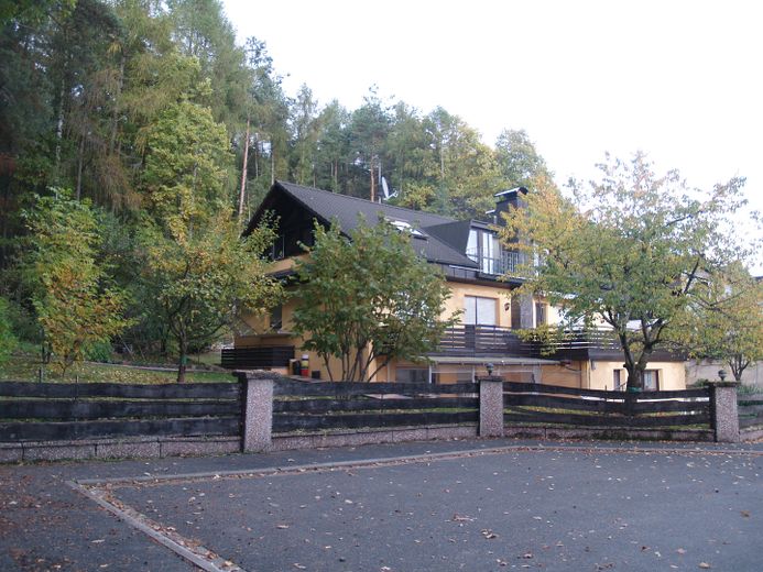 3 Zimmer mit Einbauküche am Waldrand – Sicht von Westen