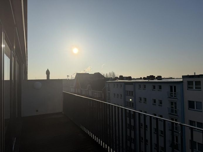 Esclusivo appartamento mansardato con 2 terrazze – nuova costruzione, tranquillo e centrale ad Alt-Treptow – Terrasse zur Harzer Str