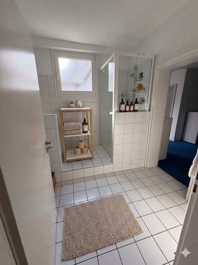 1.OG Durchgangsbadezimmer