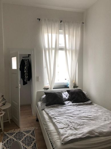 Helle 3-Zi-Wohnung mit EBK in zentraler Lage – Zimmer