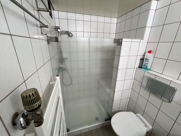 PROVISIONSFREI: Charmantes EFH in zentraler, ruhiger Anliegerstraße – Duschbad Souterrain