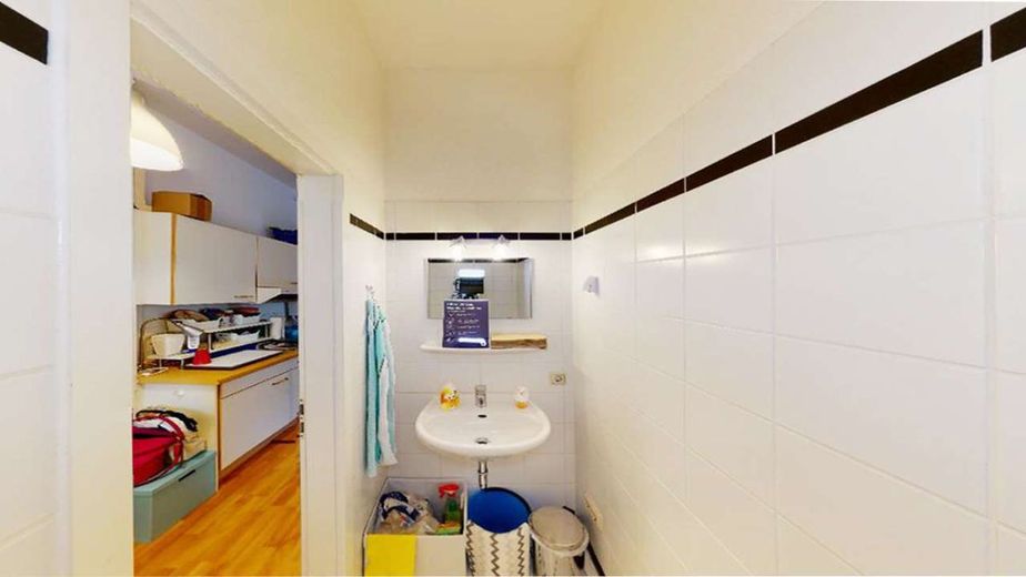 Flexible Gewerbe-/Wohneinheit mit Schaufenster &amp; Stellplätzen - ruhig &amp; citynah bei Berlin – Toilette_Waschtischseite