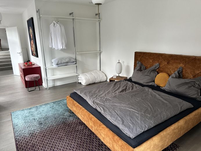 -PROVISIONSFREI- Kernsanierte Altbauwohnung im 2.OG, Denkmal, Wohnküche, Parkett – Schlafzimmer / Flur