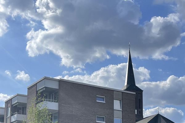 Top Lage in Heerdt - Top Wohnung - sehr gut geschnittene 4-Zimmer Wohnung - neue Küche
