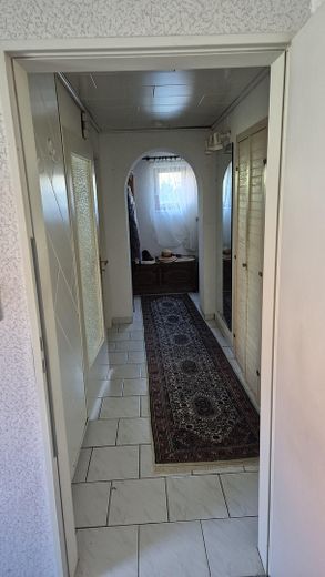 Geräumiges Einfamilienhaus mit 6,5 Zimmern in Salzgitter-Thiede – Flur EG