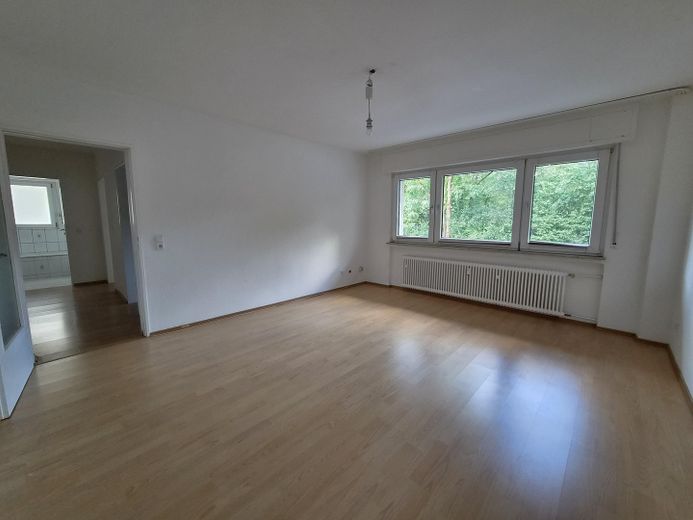 Attraktive 2-Zimmer-Eigentumswohnung mit EBK, sofort bezugsfrei! – Wohn- und Essbereich