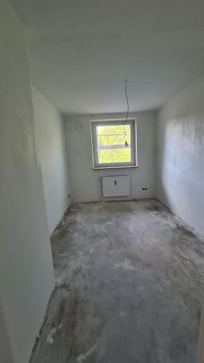 Erstbezug nach Sanierung - 4-Zi Wohnung mit Balkon – Zimmer 3 - in Renovierung