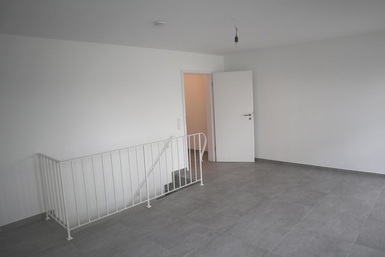 Provisionsfrei: 3 Zimmer Maisonette Gartenwohnung - 79 m² Nutzfläche in guter Lage – Wohnzimmer-3