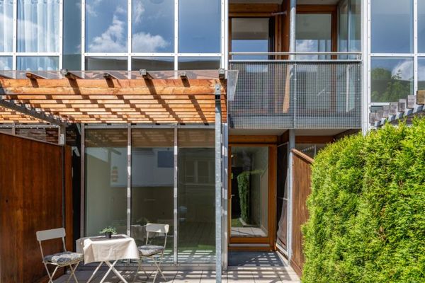 Vivere in posizione centrale con la sensazione di abitare in una casa di città - tre livelli con giardino privato
