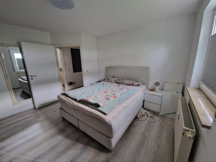 2,5 Zi.-Terrassenwohnung m. Garten (incl. Küche) + feste Tiefgarage in Forchheim/Nähe Bhf. – Schlafzimmer