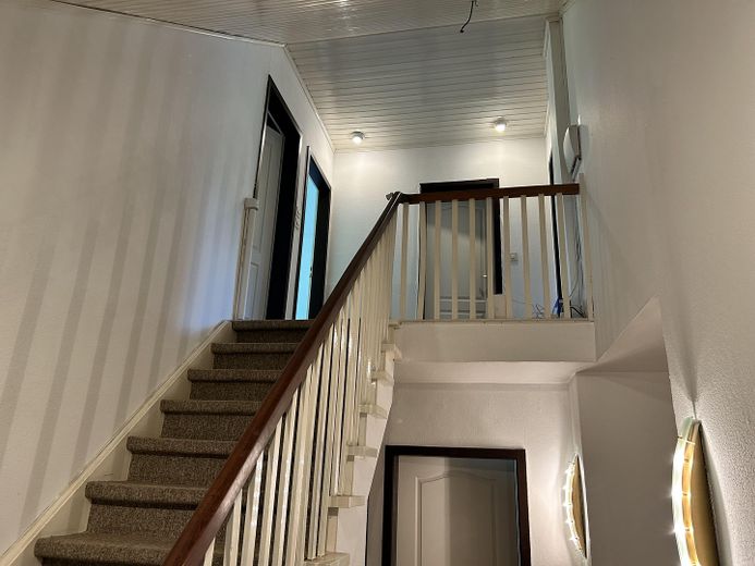 Treppe ins 1. OG