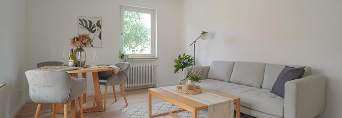Modern yaşam hissi – şık bir şekilde yenilenmiş 3 odalı daire – Wohnzimmer