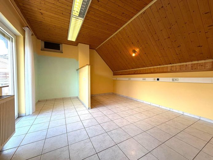 2 tolle Häuser * Neu- und Altbau * in Freisbach – Hinterhaus: Schlafzimmer
