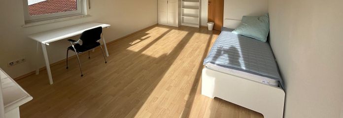 Zimmer ca. 21qm mit Balkon