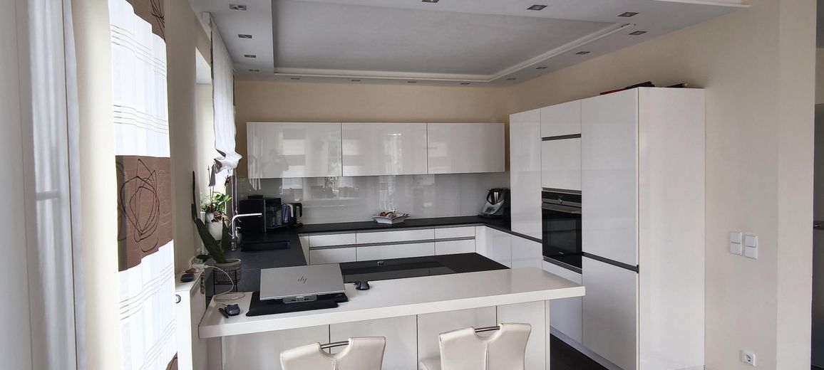 Detached single-family house with granny flat in an unobstructed location on the edge of town – Küche Eg