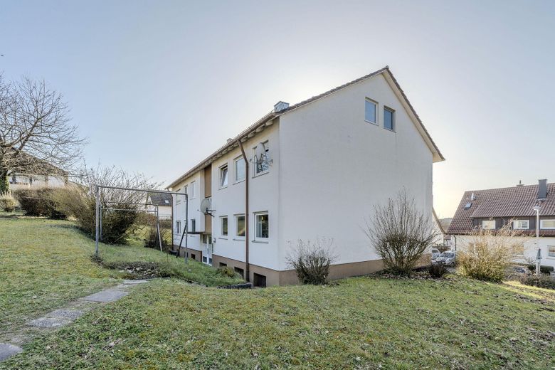 Sanierte 3-Zimmer-Wohnung mit großem Balkon & Einbauküche in Oberstenfeld – Haus