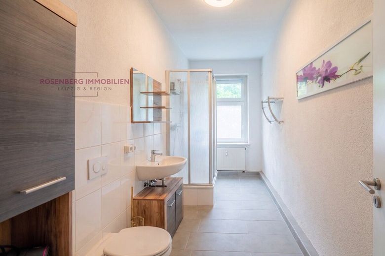 Vermietete 2-Zimmer-Wohnung mit Balkon - 
solide Kapitalanlage in Leipzig-Engelsdorf – Immobilie in Leipzig_Engelsdorf_zu verkaufen_2-Raum_Badezimmer