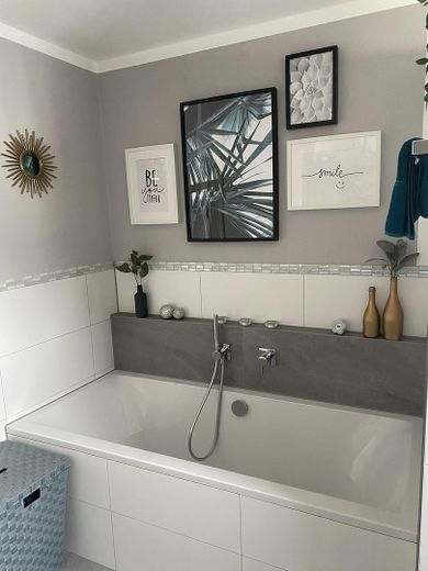 120 m² Familienwohnung mit XXL-Balkon, Doppelgarage, Wallbox, nahe Ingolstadt – Große Badewanne
