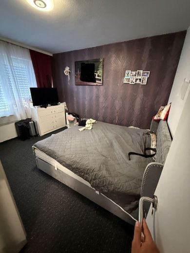 3-Zimmer-Wohnung mit großzügigem Privatgarten und Terrasse – Schlafzimmer 1